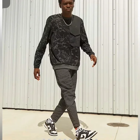 NWT Men’s Nike Classic Black and White Dunk Low Retro Sneakers - Picture 10 of 10